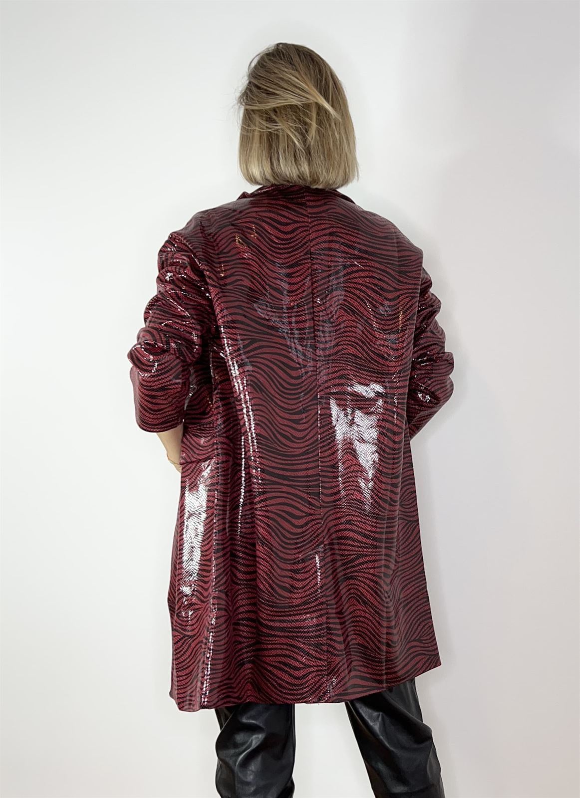 ABRIGO IMPERMEABLE ANIMAL PRINT - Imagen 4