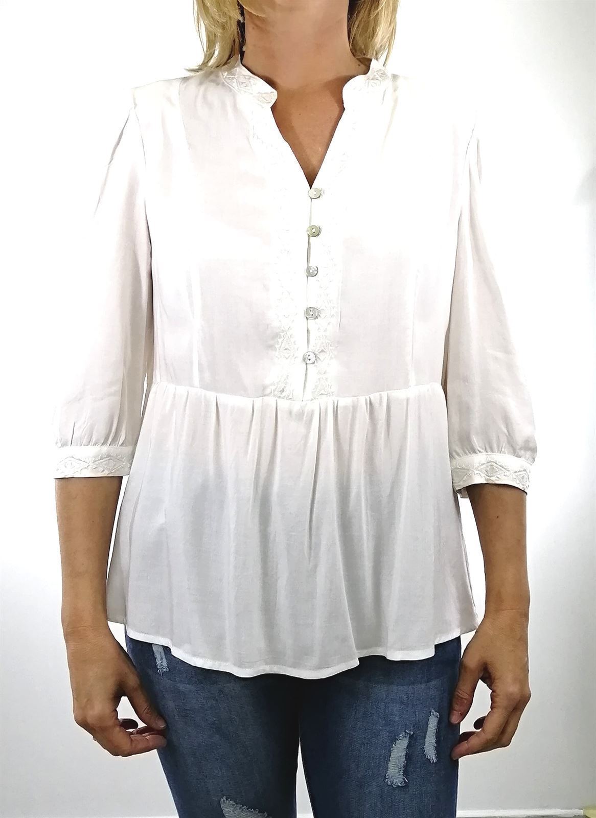 BLUSA BORDADOS - Imagen 1