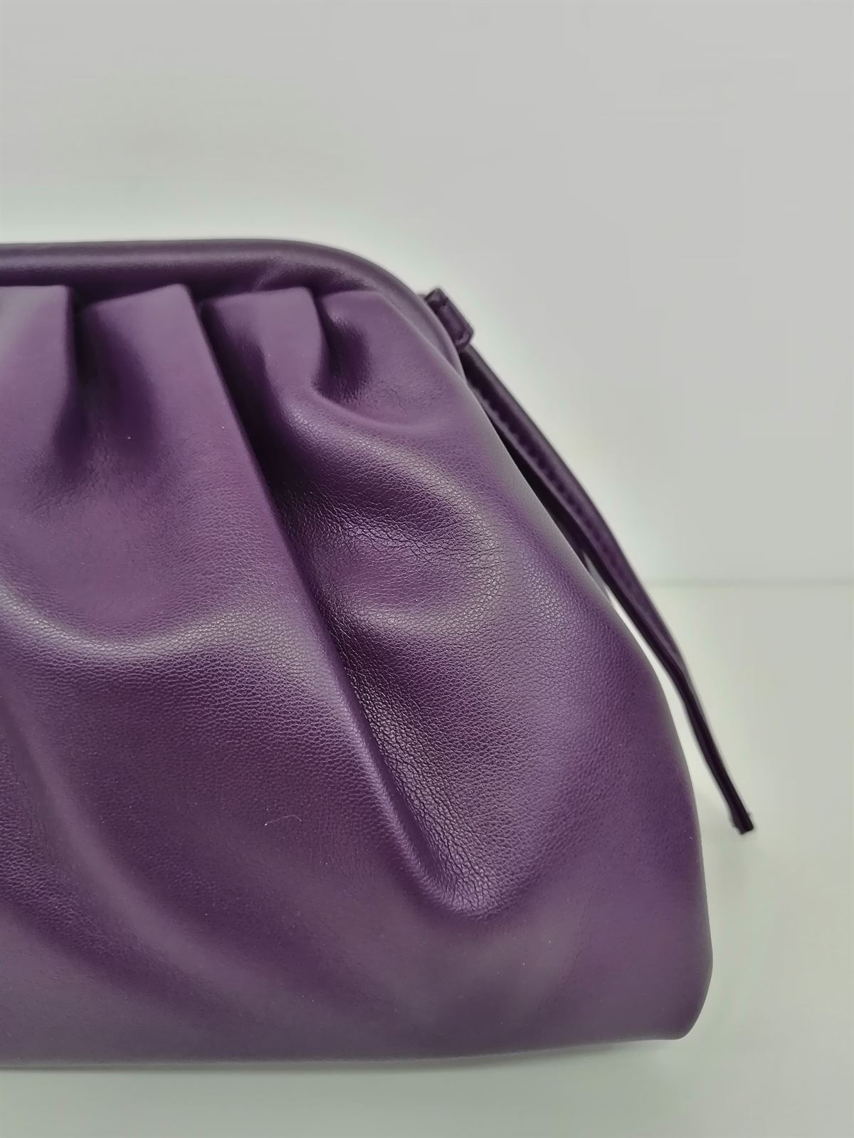 BOLSO BANDOLERA FRUNCIDO MORADO - Imagen 4