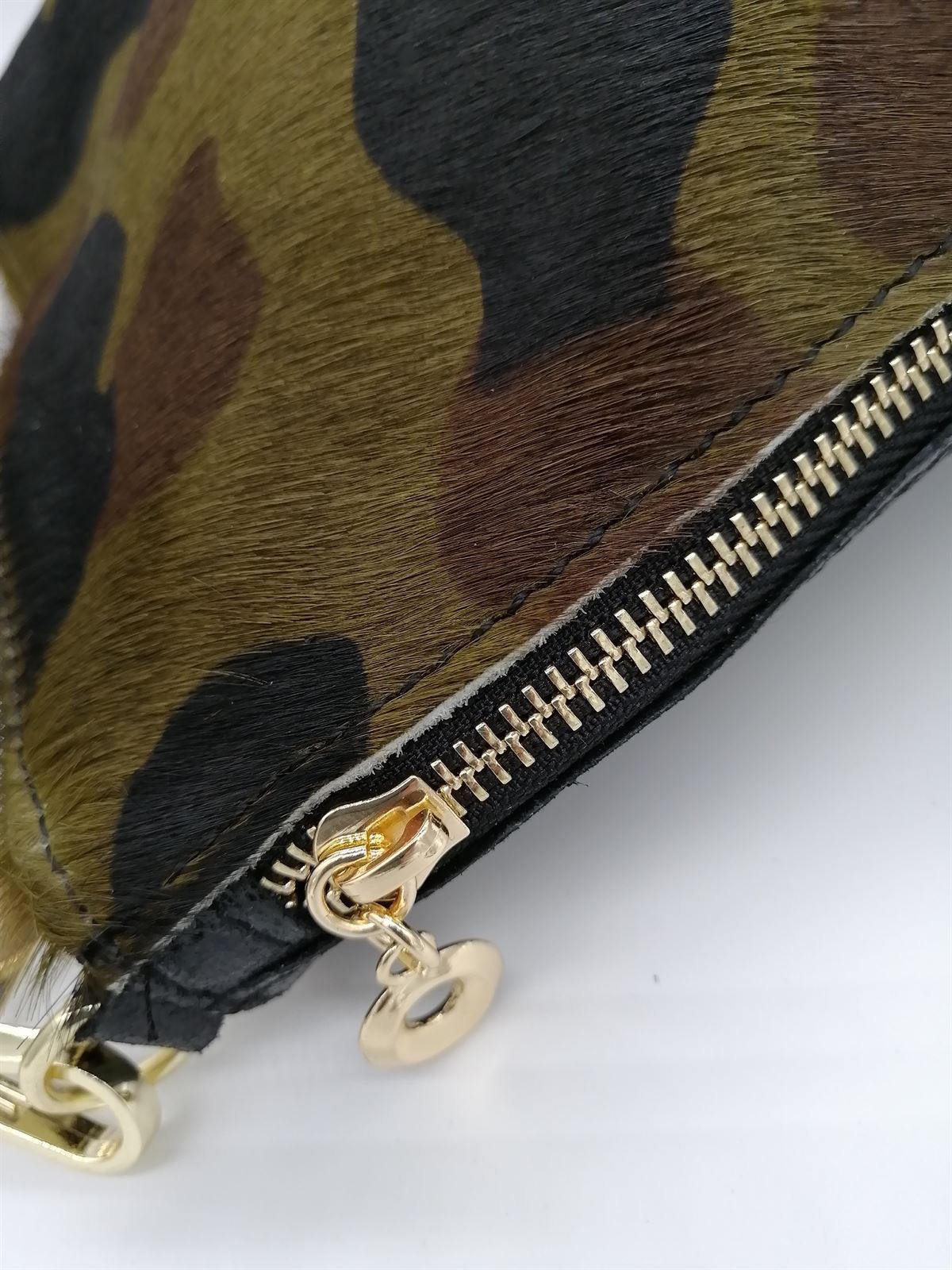 BOLSO SACA PIEL CON PELO ESTAMPADO MILITAR - Imagen 6