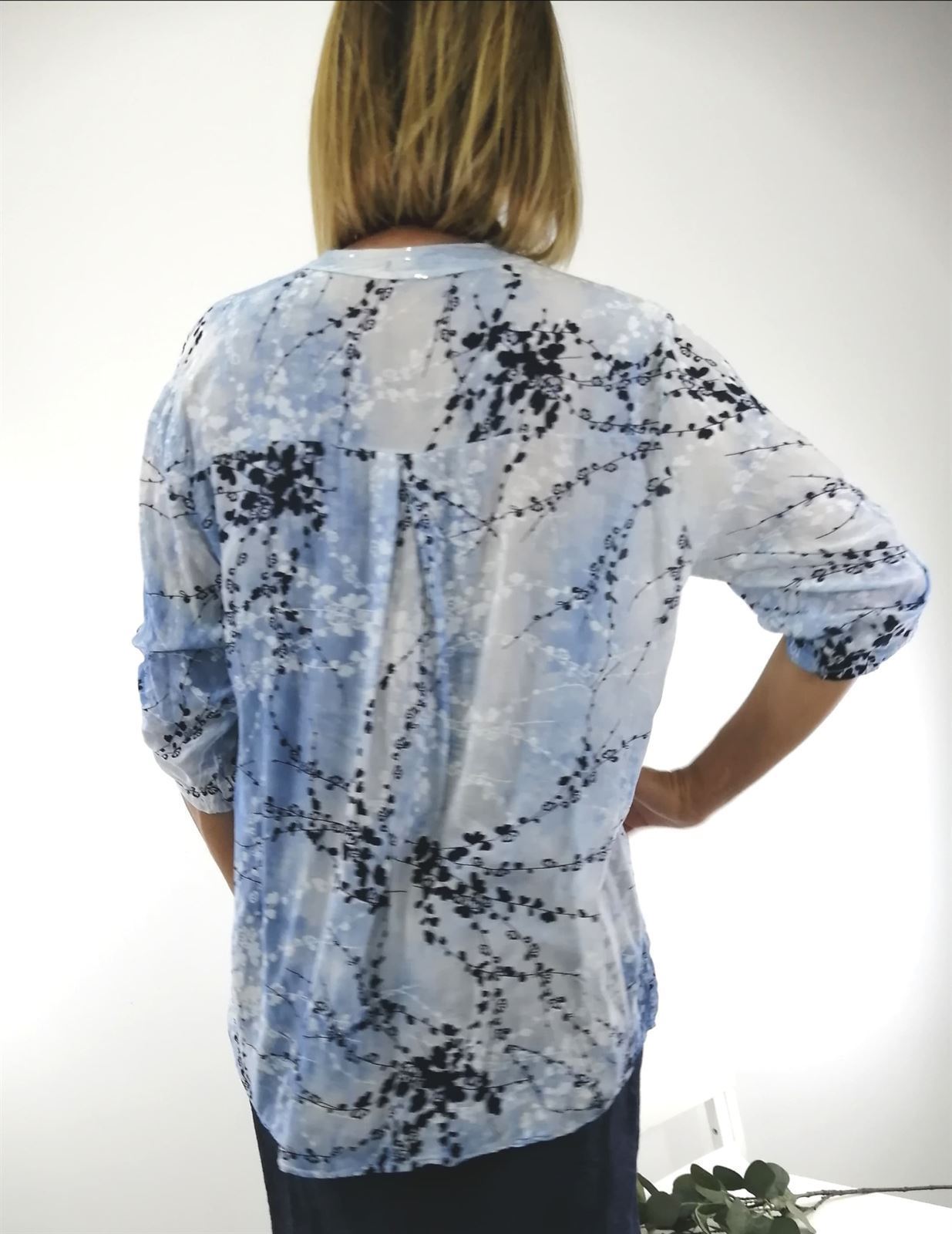 CAMISA AZUL LENTEJUELAS - Imagen 2