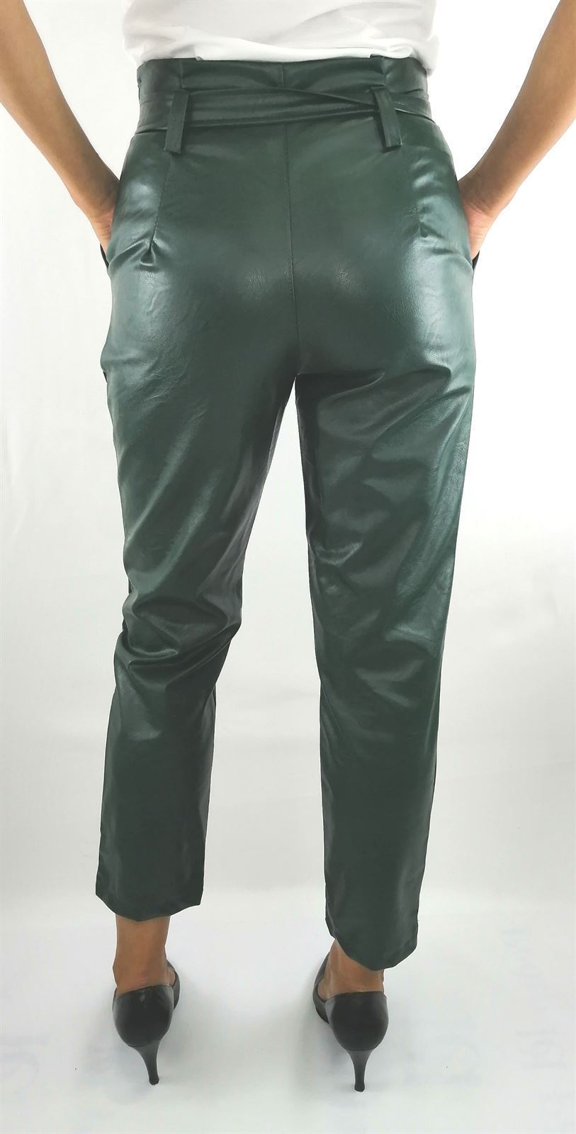Pantalon efecto piel verde deals