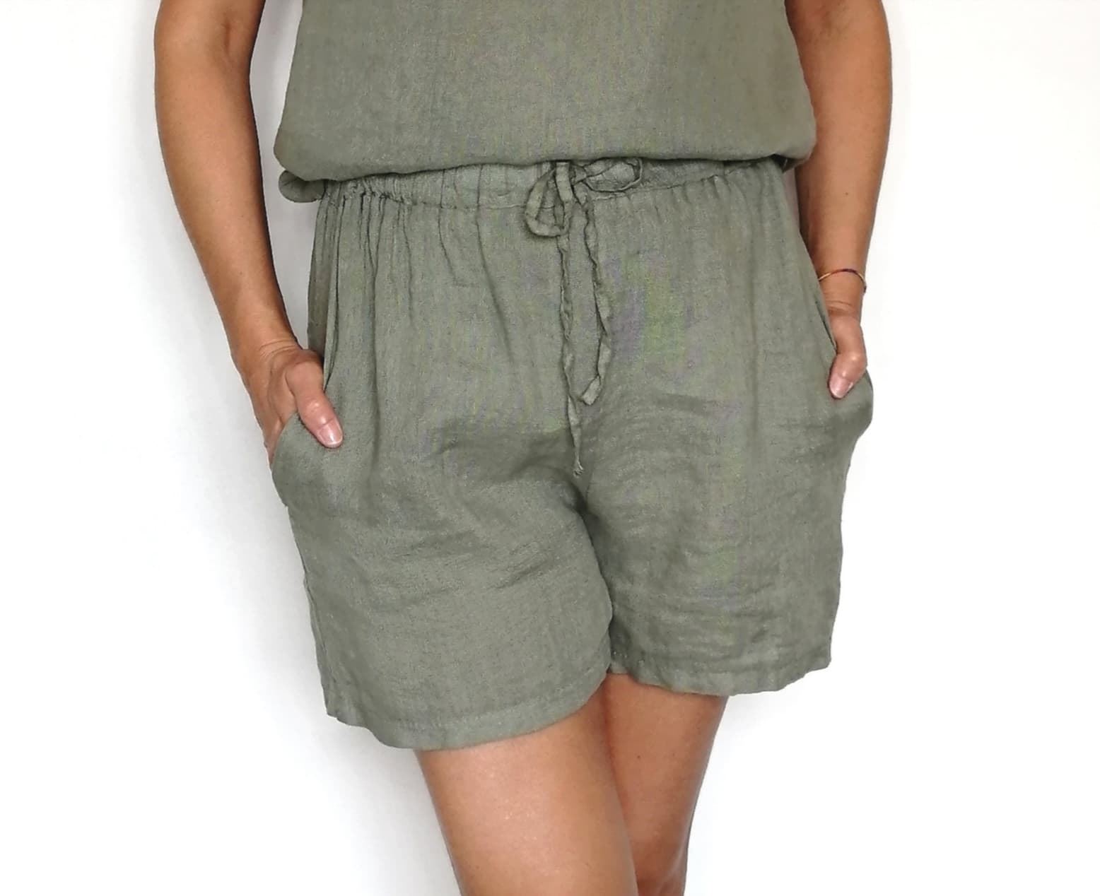 SHORTS BOLSILLOS VERDE - Imagen 1