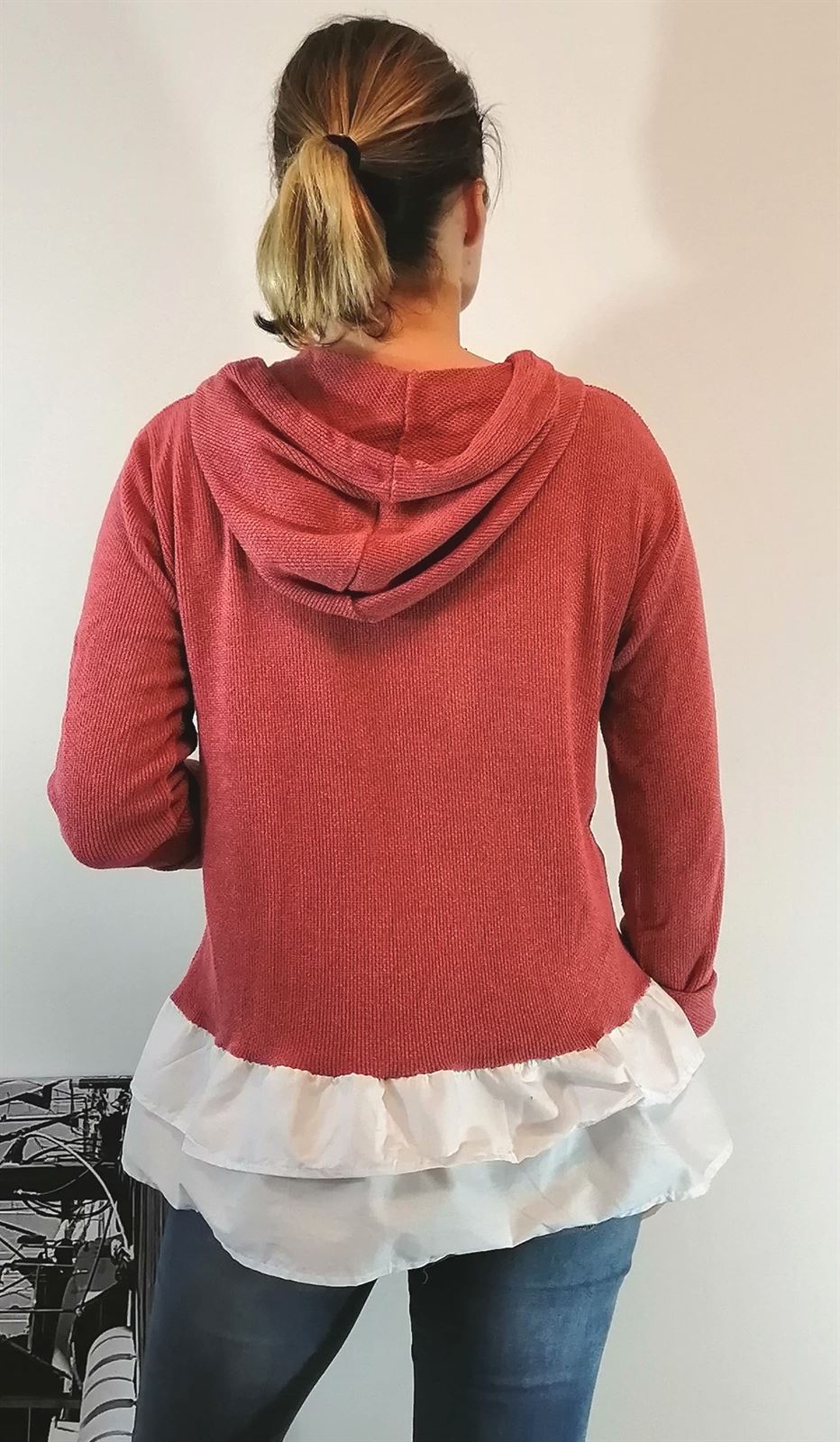 SUDADERA CON VOLANTE Y CAPUCHA CORAL - Imagen 3