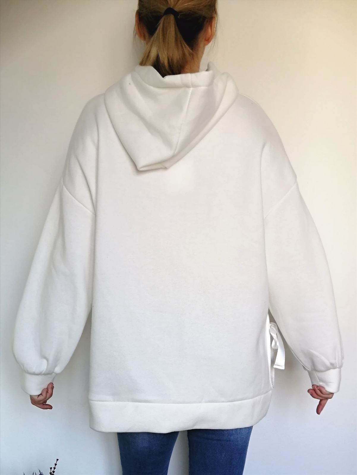 SUDADERA OVERSIZE BLANCA LAZOS - Imagen 4