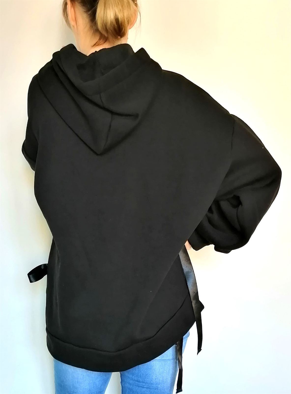 SUDADERA OVERSIZE NEGRA LAZOS - Imagen 4