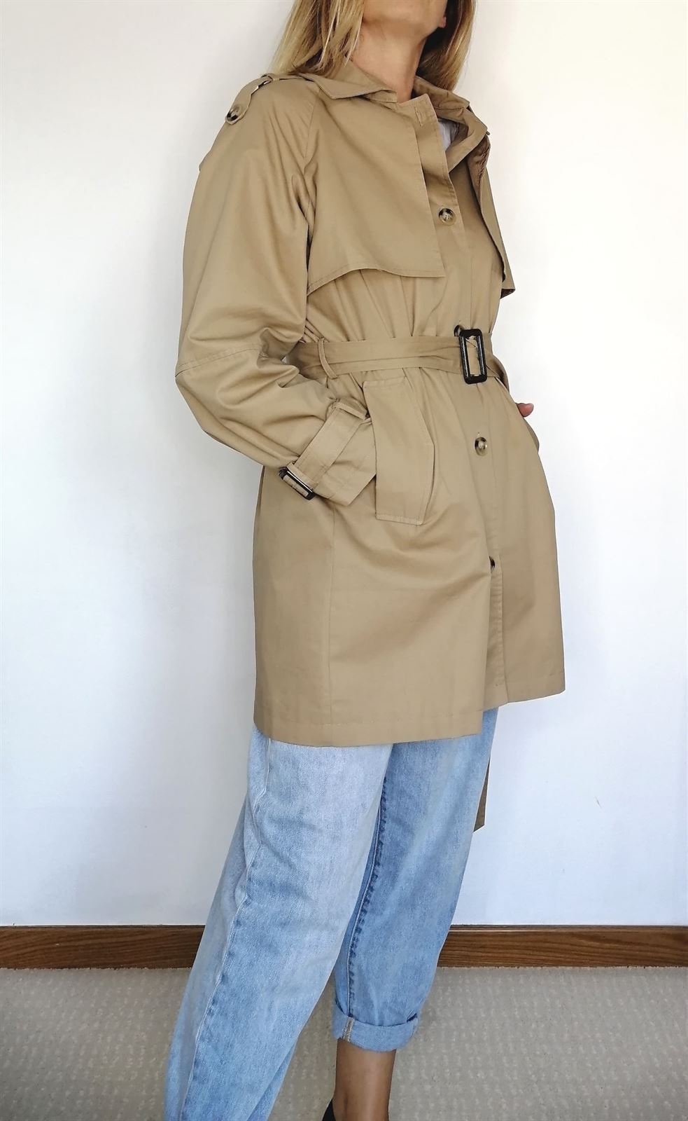 TRENCH BOTONES CAMEL - Imagen 1