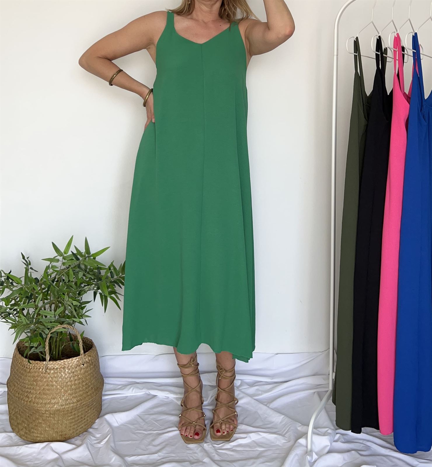 VESTIDO FLUIDO VERDE - Imagen 1