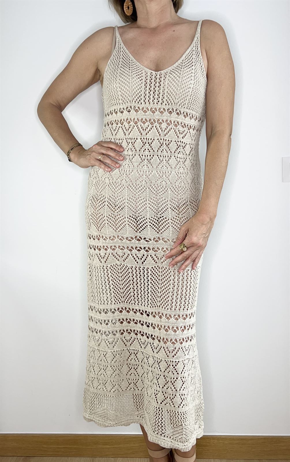 VESTIDO PUNTO CALADO BEIGE - Imagen 1